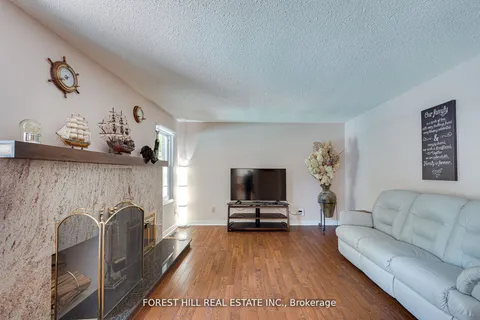 48 Haskell Cres, Aurora, ON L4G 5T3