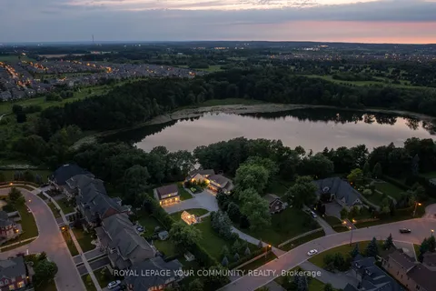6 &amp; 8 Macleod Estate Crt, Richmond Hill, ON L4E 0B1