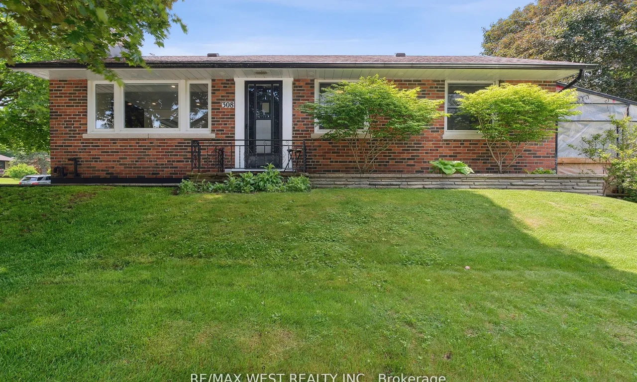308 Donlin Ave, Newmarket, ON L3Y 4T6