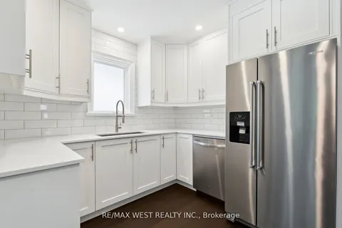 308 Donlin Ave, Newmarket, ON L3Y 4T6