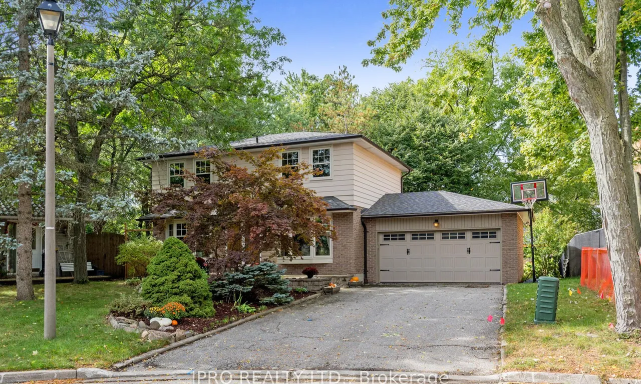 136 Golf Club Crt, Richmond Hill, ON L4C 5C9