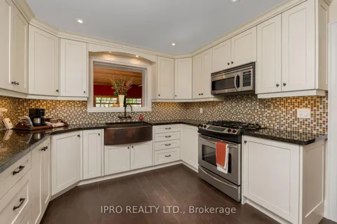 136 Golf Club Crt, Richmond Hill, ON L4C 5C9