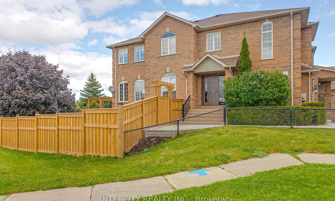 495 Rourke Pl, Newmarket, ON L3Y 8E8