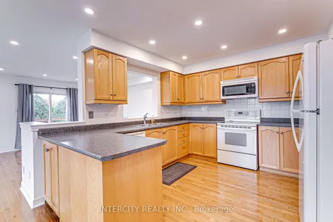 495 Rourke Pl, Newmarket, ON L3Y 8E8