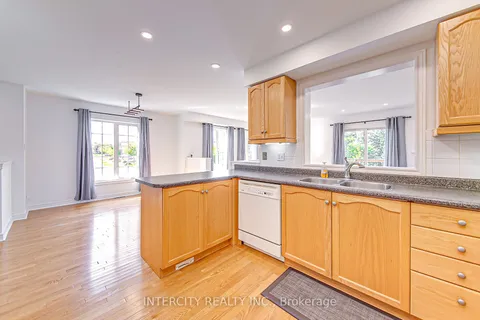 495 Rourke Pl, Newmarket, ON L3Y 8E8