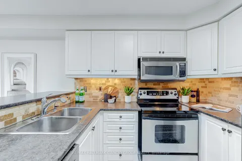 126 Rush Rd, Aurora, ON L4G 7G5
