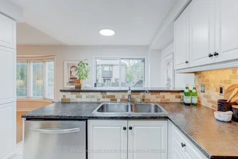 126 Rush Rd, Aurora, ON L4G 7G5