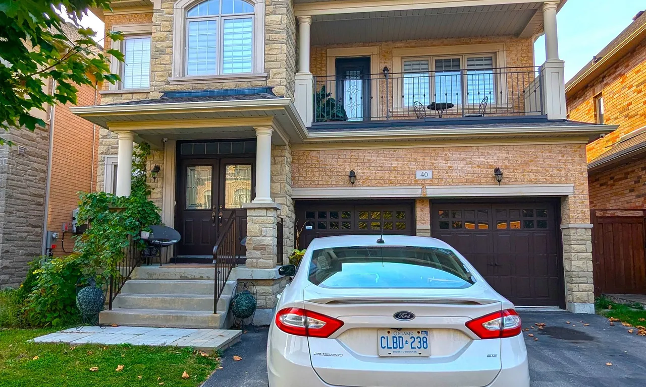 40 Allenby St, Vaughan, ON L4H 3P4