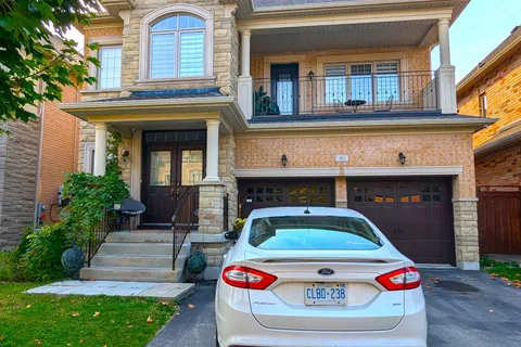 40 Allenby St, Vaughan, ON L4H 3P4
