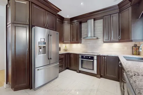 95 Old Colony Rd, Richmond Hill, ON L4E 3X2
