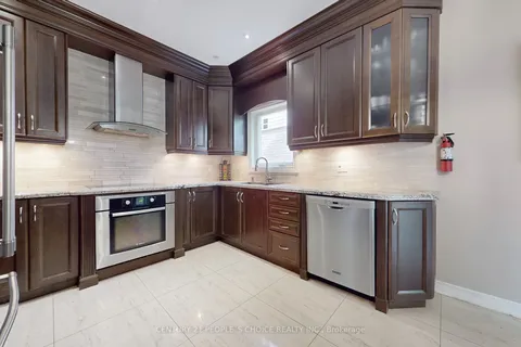 95 Old Colony Rd, Richmond Hill, ON L4E 3X2