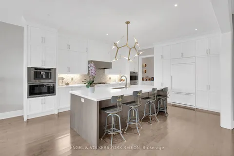 24 James Stokes Crt, King, ON L7B 1L6