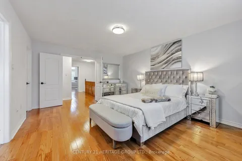 74 Lander Cres, Vaughan, ON L4J 8T8