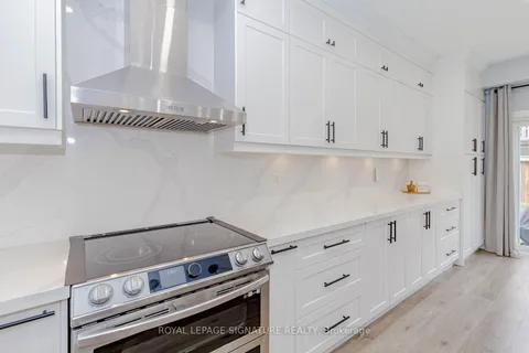 1268 Bardeau St, Innisfil, ON L9S 0K2