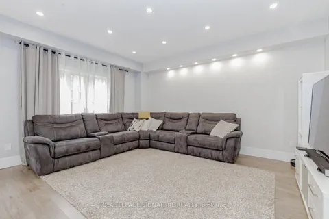 1268 Bardeau St, Innisfil, ON L9S 0K2