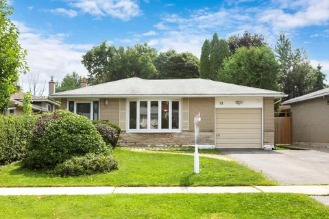 81 Romfield Crct, Markham, ON L3T 3H7