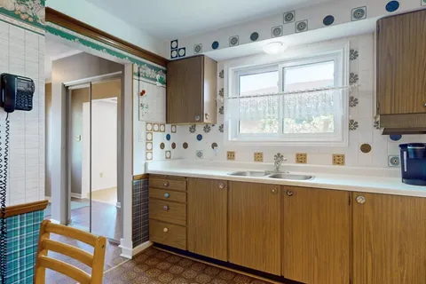 81 Romfield Crct, Markham, ON L3T 3H7