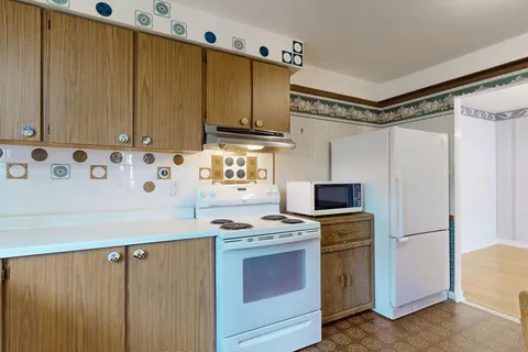 81 Romfield Crct, Markham, ON L3T 3H7