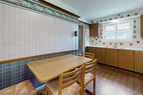 81 Romfield Crct, Markham, ON L3T 3H7