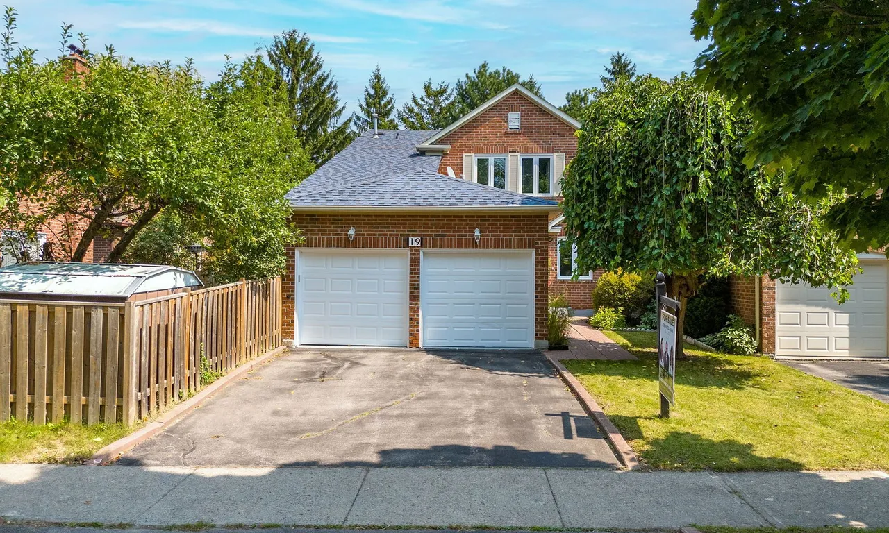19 McCabe Cres, Vaughan, ON L4J 2S6