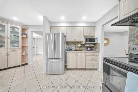 19 McCabe Cres, Vaughan, ON L4J 2S6