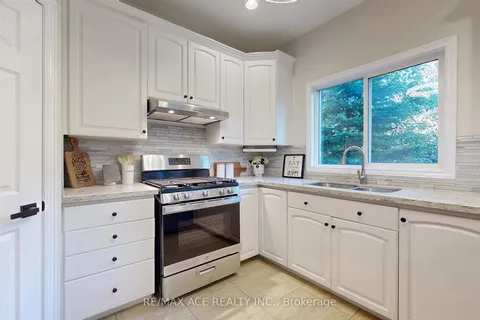 311 Sheridan Crt, Newmarket, ON L3Y 8P9