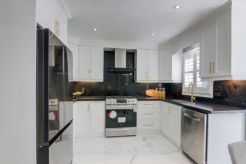 33 Campania Crt, Vaughan, ON L4H 1G4
