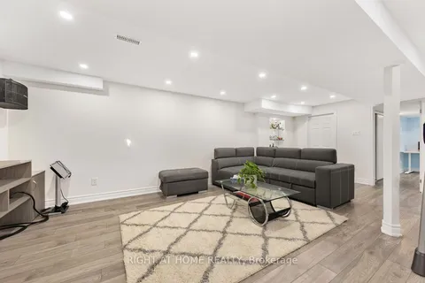 1044 Bur Oak Ave, Markham, ON L6E 1H7