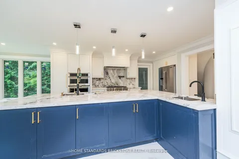 833 Lockwood Circ, Newmarket, ON L3X 1K8