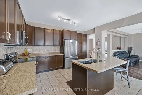 9 Wyndham Circ, Georgina, ON L0E 1R0