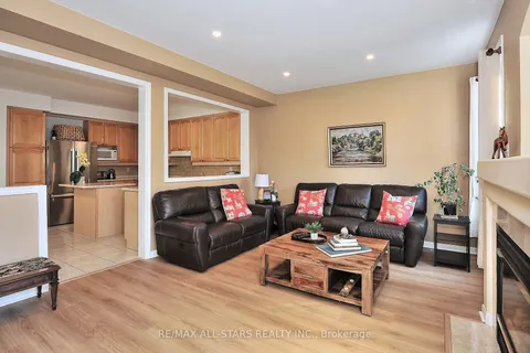 1 Almira Ave, Markham, ON L6B 1B9
