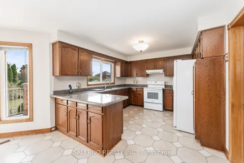 71 Clover Leaf St, Vaughan, ON L4L 5H5