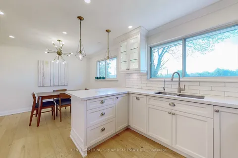 4 Honeybourne Cres, Markham, ON L3P 1P3