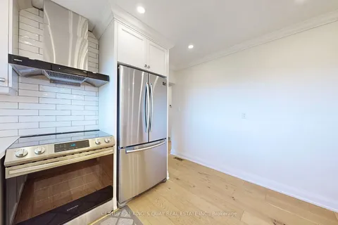 4 Honeybourne Cres, Markham, ON L3P 1P3