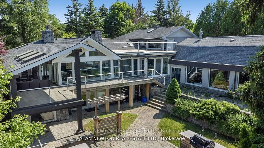 318 CENTRE St, Vaughan, ON L4J 1G7