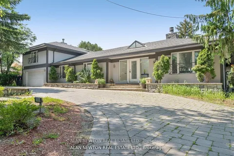 318 CENTRE St, Vaughan, ON L4J 1G7