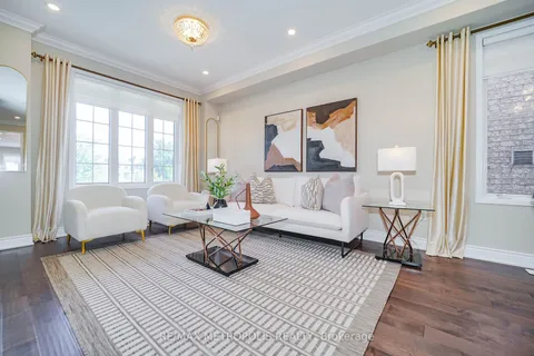 5 Oakmoor Lane, Markham, ON L6B 0B3