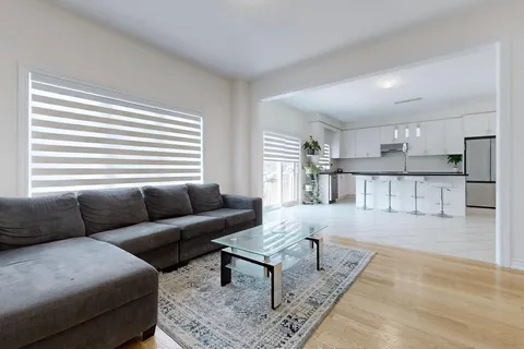 362 Danny Wheeler Blvd, Georgina, ON L4P 0K2
