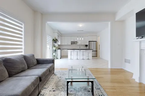 362 Danny Wheeler Blvd, Georgina, ON L4P 0K2