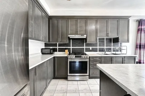 21 Tupling St, Bradford West Gwillimbury, ON L3Z 0W8