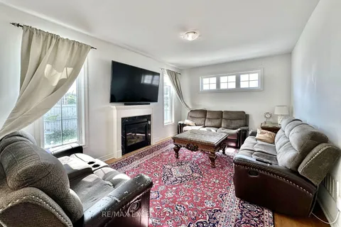 21 Tupling St, Bradford West Gwillimbury, ON L3Z 0W8