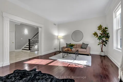 23 Highgrove Cres, Richmond Hill, ON L4C 7W9