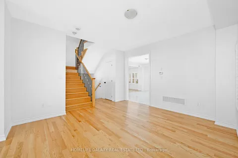 301 Danny Wheeler Blvd, Georgina, ON L4P 0K1