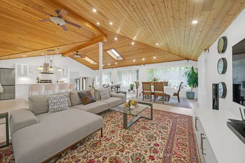 4926 Cherry St, Whitchurch-Stouffville, ON L4A 7X4