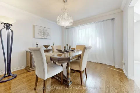 22 Dunvegan Dr, Richmond Hill, ON L4C 6K1