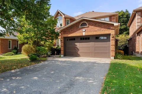 809 Surin Crt, Newmarket, ON L3Y 8R3