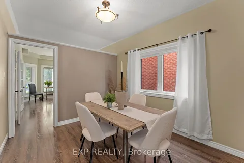 809 Surin Crt, Newmarket, ON L3Y 8R3