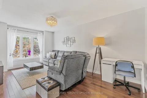 80 Gail Parks Cres, Newmarket, ON L3X 3B9