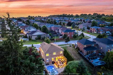 15 Meadowview Dr, Bradford West Gwillimbury, ON L3Z 3J4