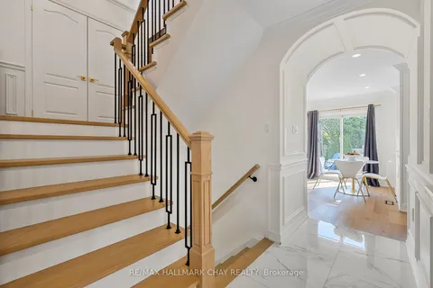15 Meadowview Dr, Bradford West Gwillimbury, ON L3Z 3J4